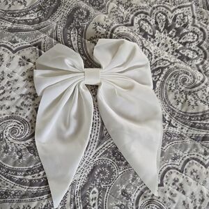 Large ehite satin hair bow